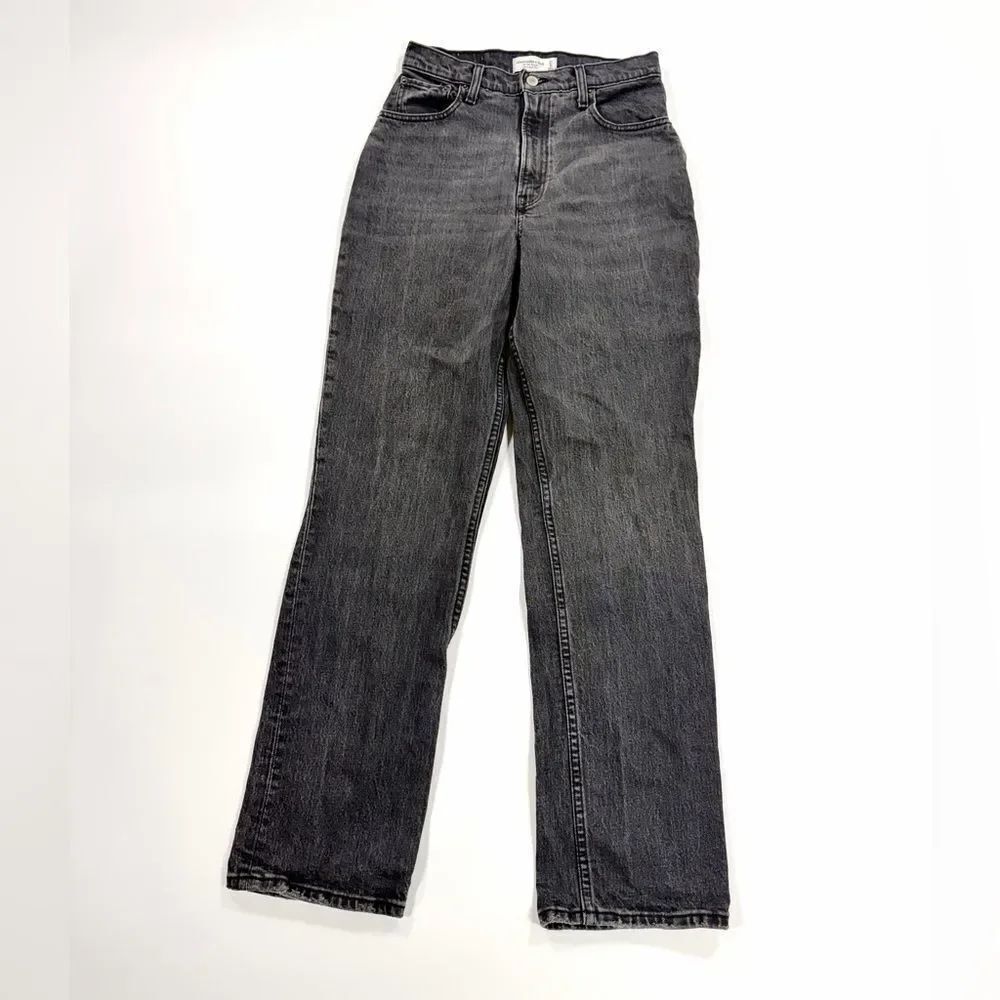 Abercrombie & Fitch 90’s Straight Ultra High Rise Jeans – 27 / 4 (Curve Love)